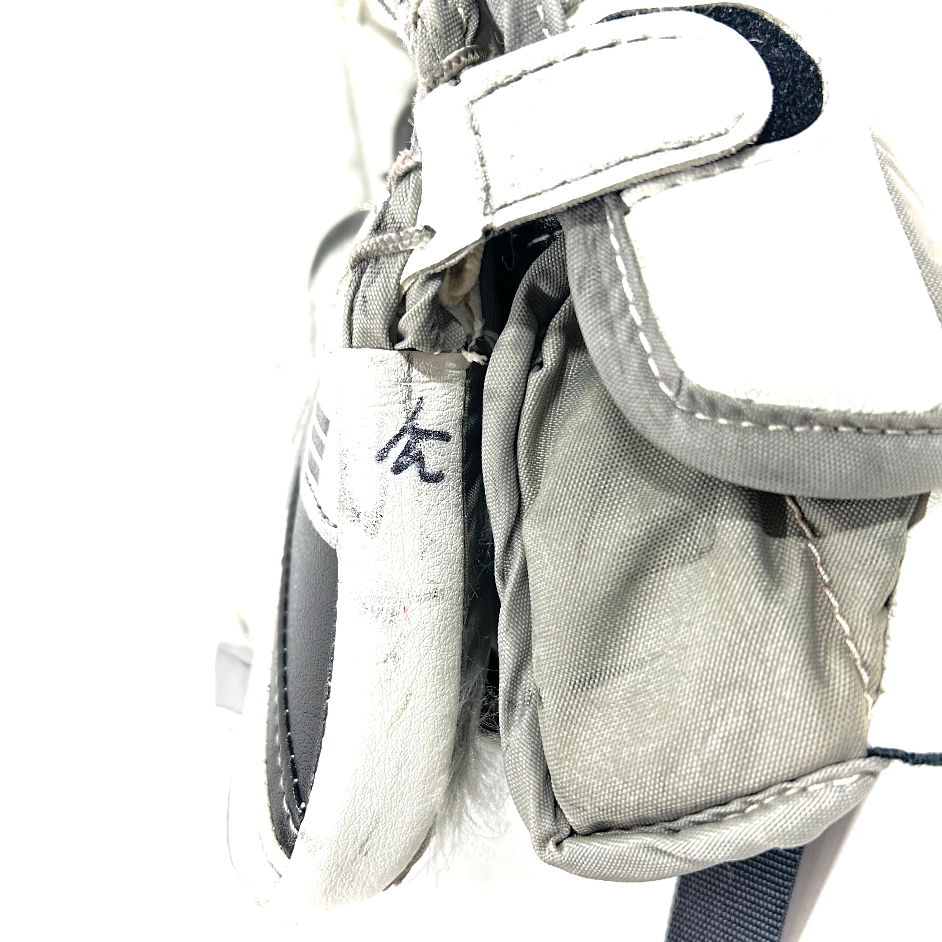 True L12.2 - Gant de gardien Pro Stock d'occasion (blanc/gris)